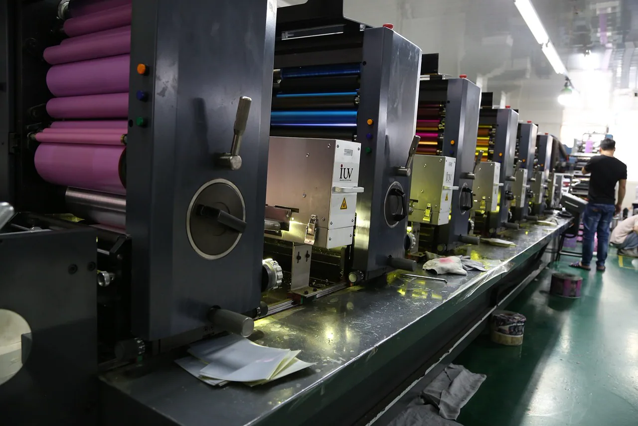 Commercial offset printing in production